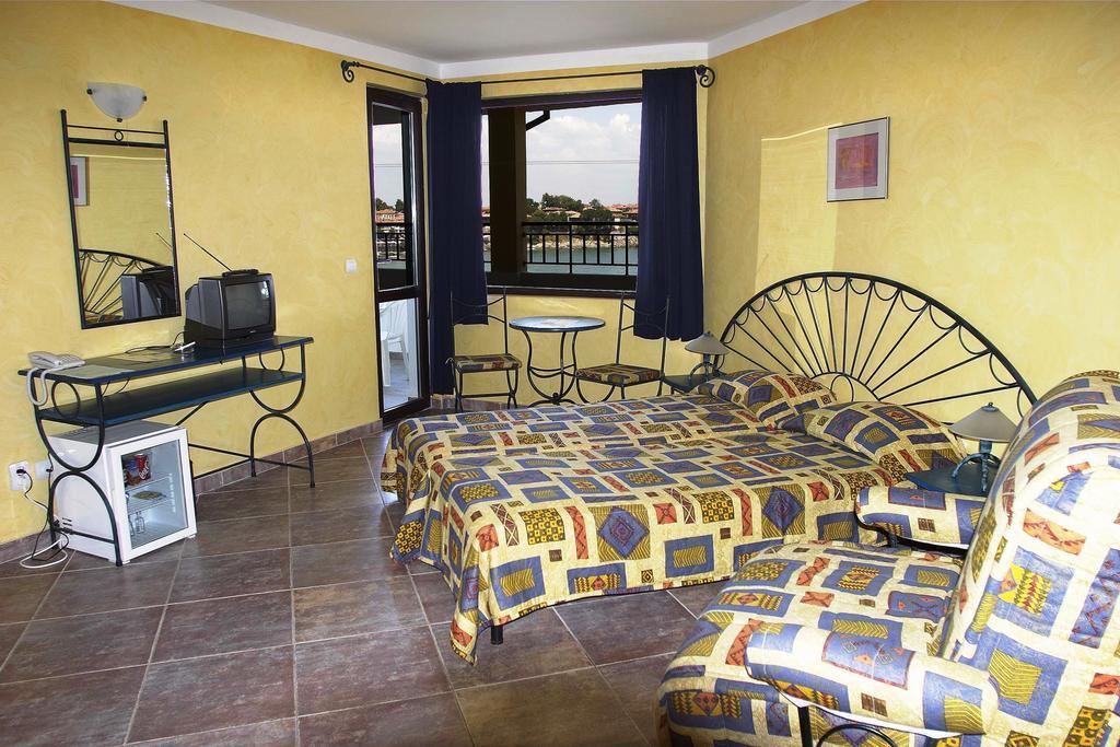 Hotel Parnasse Sozopol Room photo